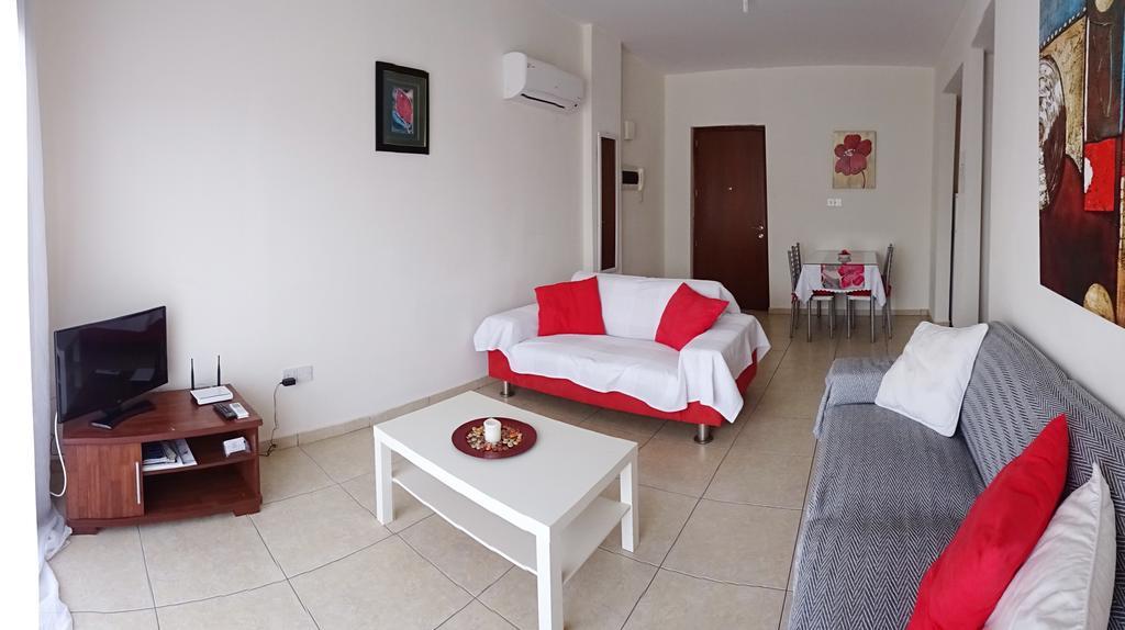 Melpo Court Apartment Geroskipou Екстериор снимка
