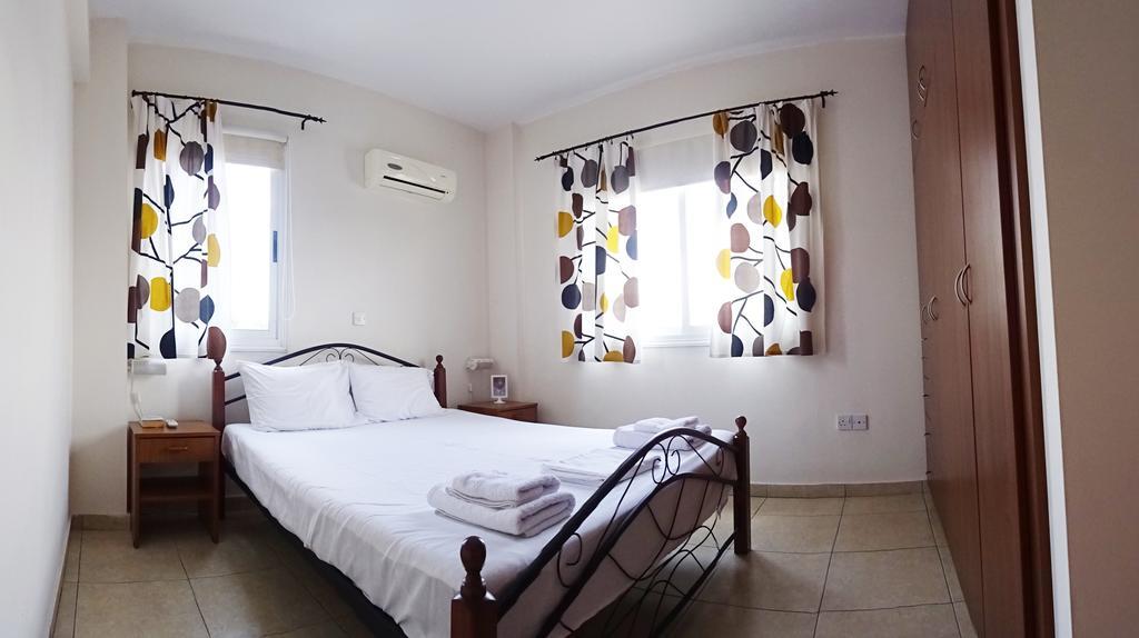 Melpo Court Apartment Geroskipou Екстериор снимка