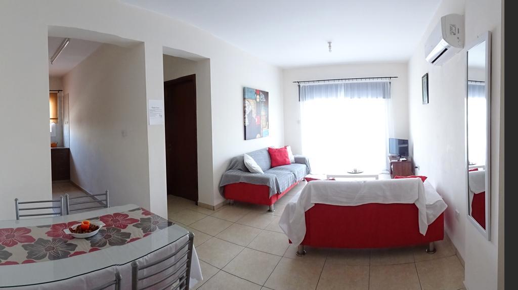 Melpo Court Apartment Geroskipou Екстериор снимка