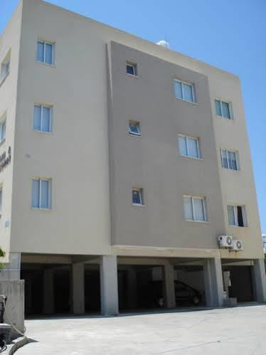 Melpo Court Apartment Geroskipou Екстериор снимка